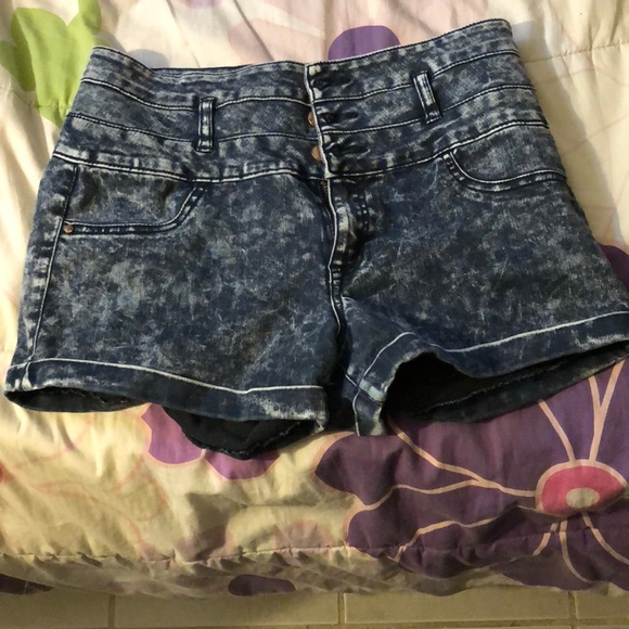 High waisted shorts - Picture 1 of 2